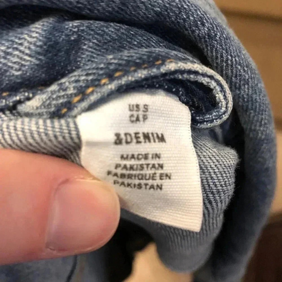 H&M Light Wash Denim Jacket - Picture 6 of 6